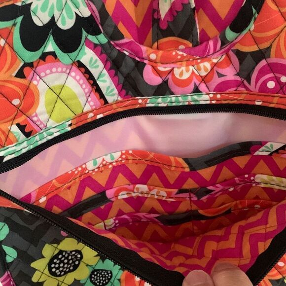 VERA BRADLEY Hangup Toiletries Bag - Picture 6 of 7